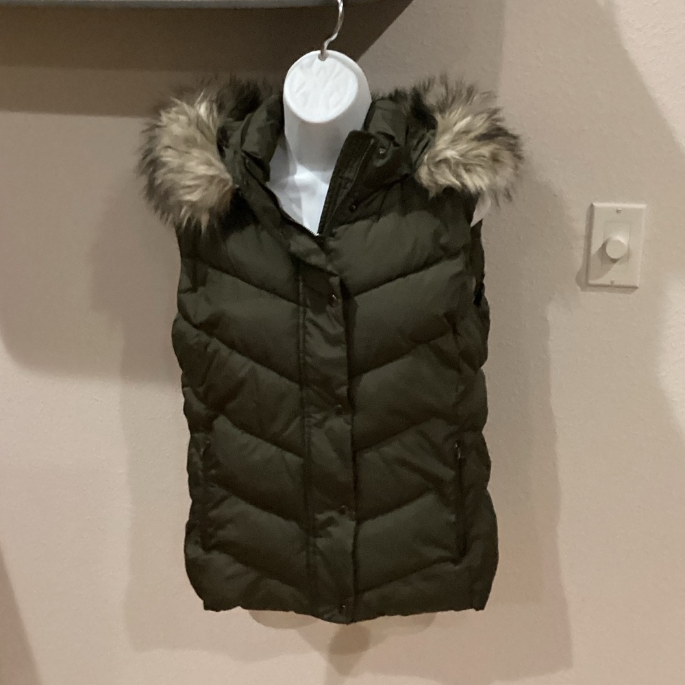 GAP Olive Green Puffer Vest with Faux Fur Trim